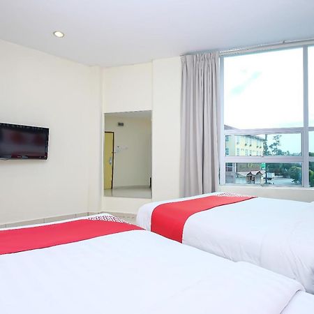Oyo 89493 Q Hotel Mentakab Mentekab Exterior foto