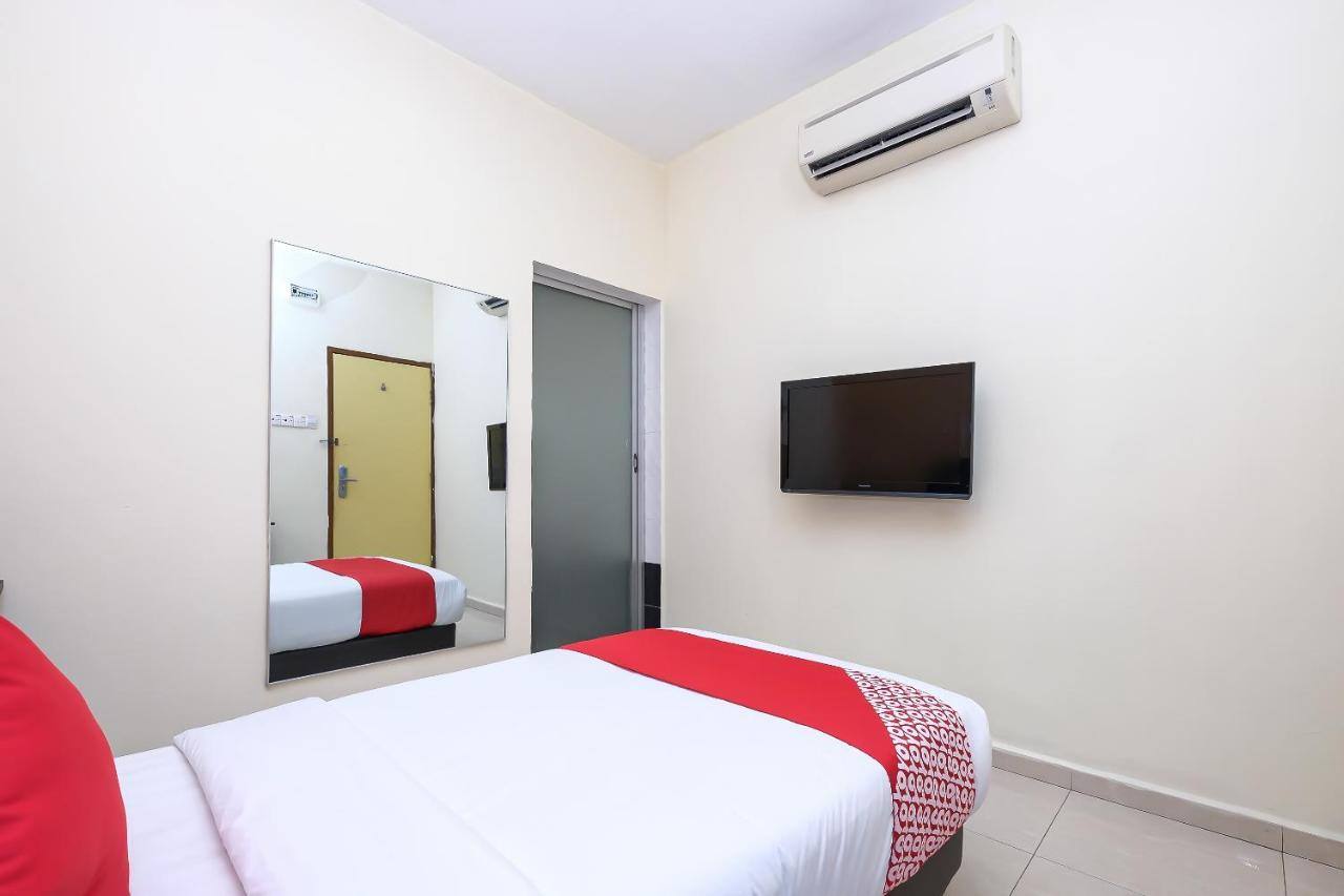 Oyo 89493 Q Hotel Mentakab Mentekab Exterior foto