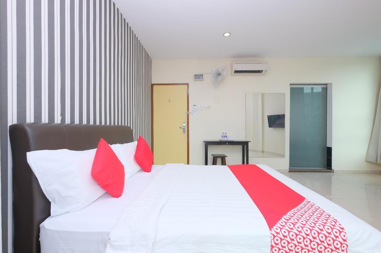 Oyo 89493 Q Hotel Mentakab Mentekab Exterior foto
