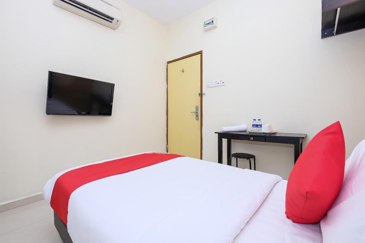 Oyo 89493 Q Hotel Mentakab Mentekab Exterior foto