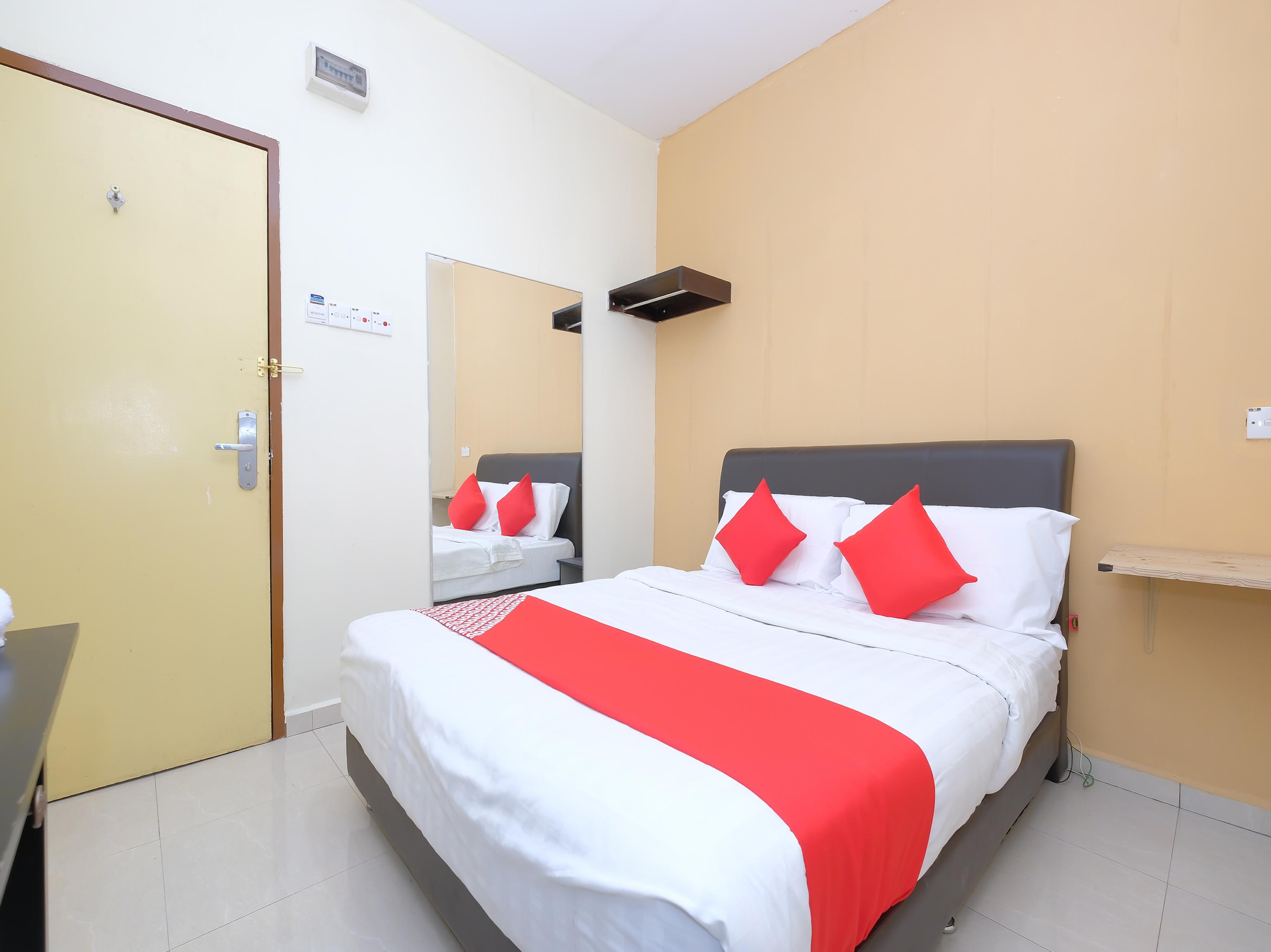 Oyo 89493 Q Hotel Mentakab Mentekab Exterior foto