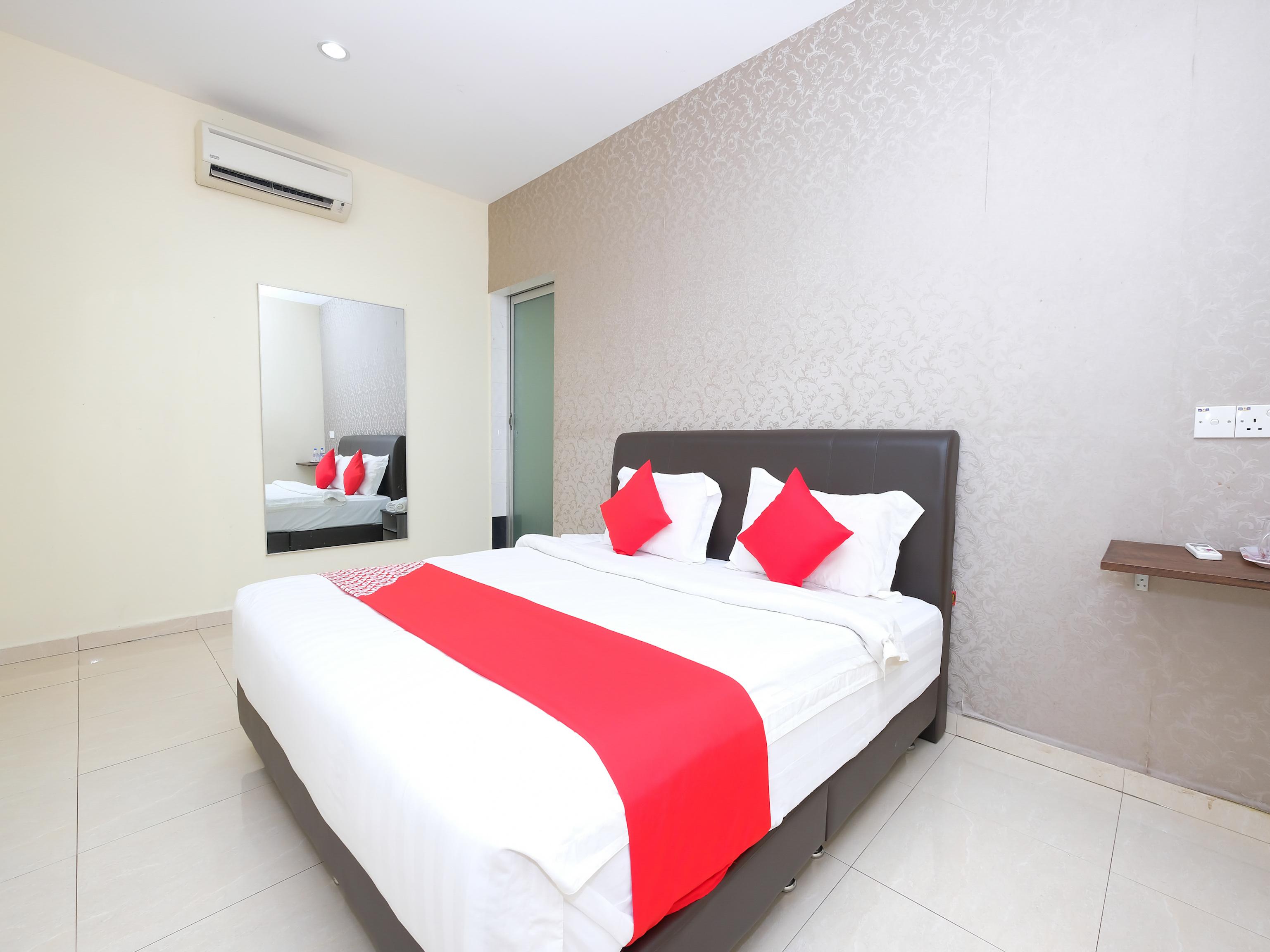 Oyo 89493 Q Hotel Mentakab Mentekab Exterior foto