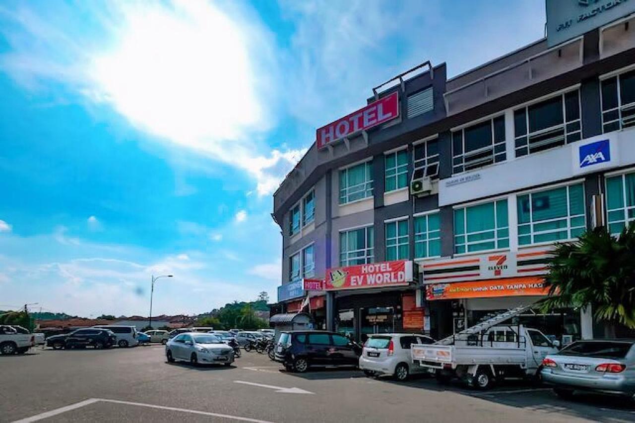 Oyo 89493 Q Hotel Mentakab Mentekab Exterior foto