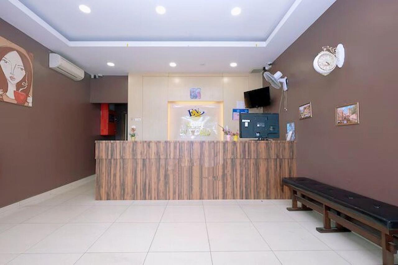 Oyo 89493 Q Hotel Mentakab Mentekab Exterior foto
